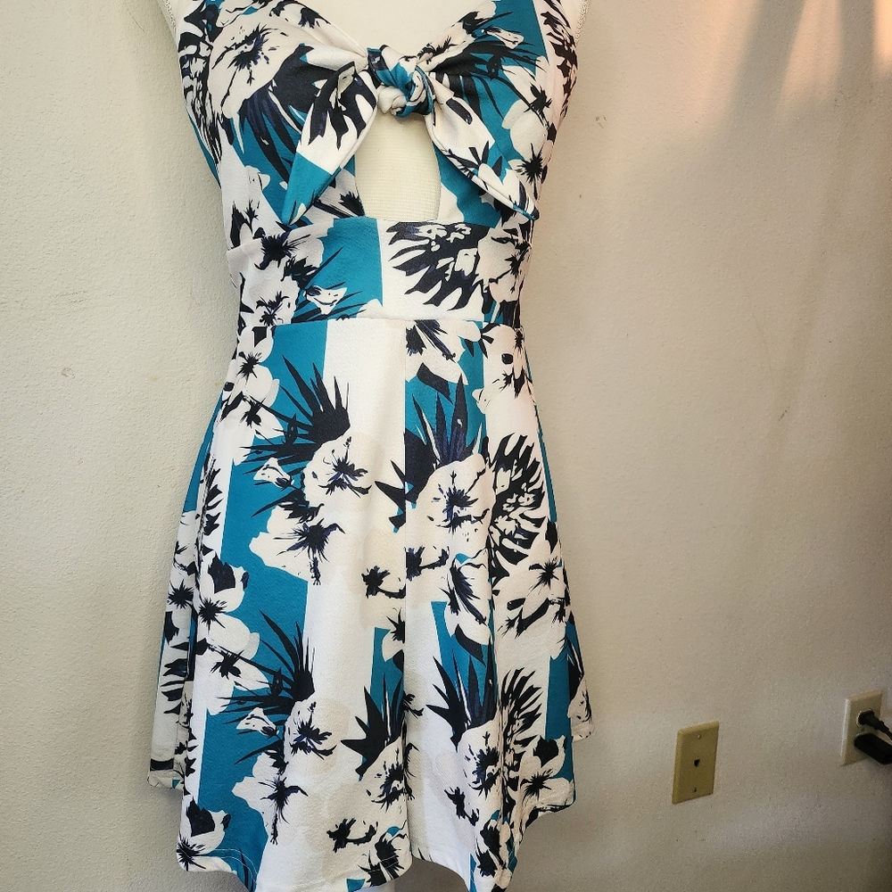 Romper - Picture 2 of 5